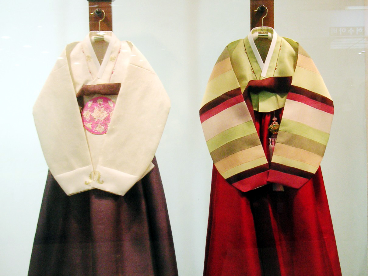 Hanbok 한복 (Korean clothing)