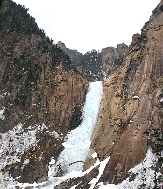 Kuryong Fall in Geumgangsan